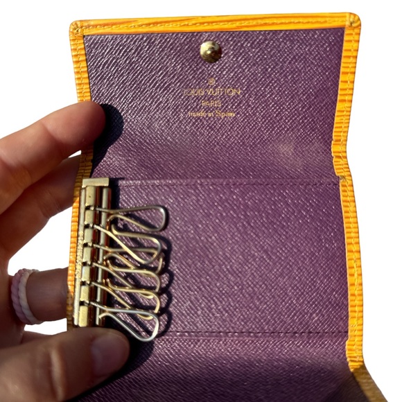 -CA0936 EUC Louis Vuitton Yellow Epi Key Case - Picture 6 of 7